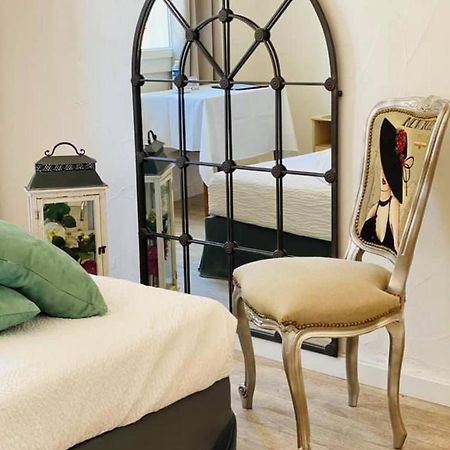 Hotel Restaurant La Plage Пор-Сен-Луи-дю-Рон Екстериор снимка