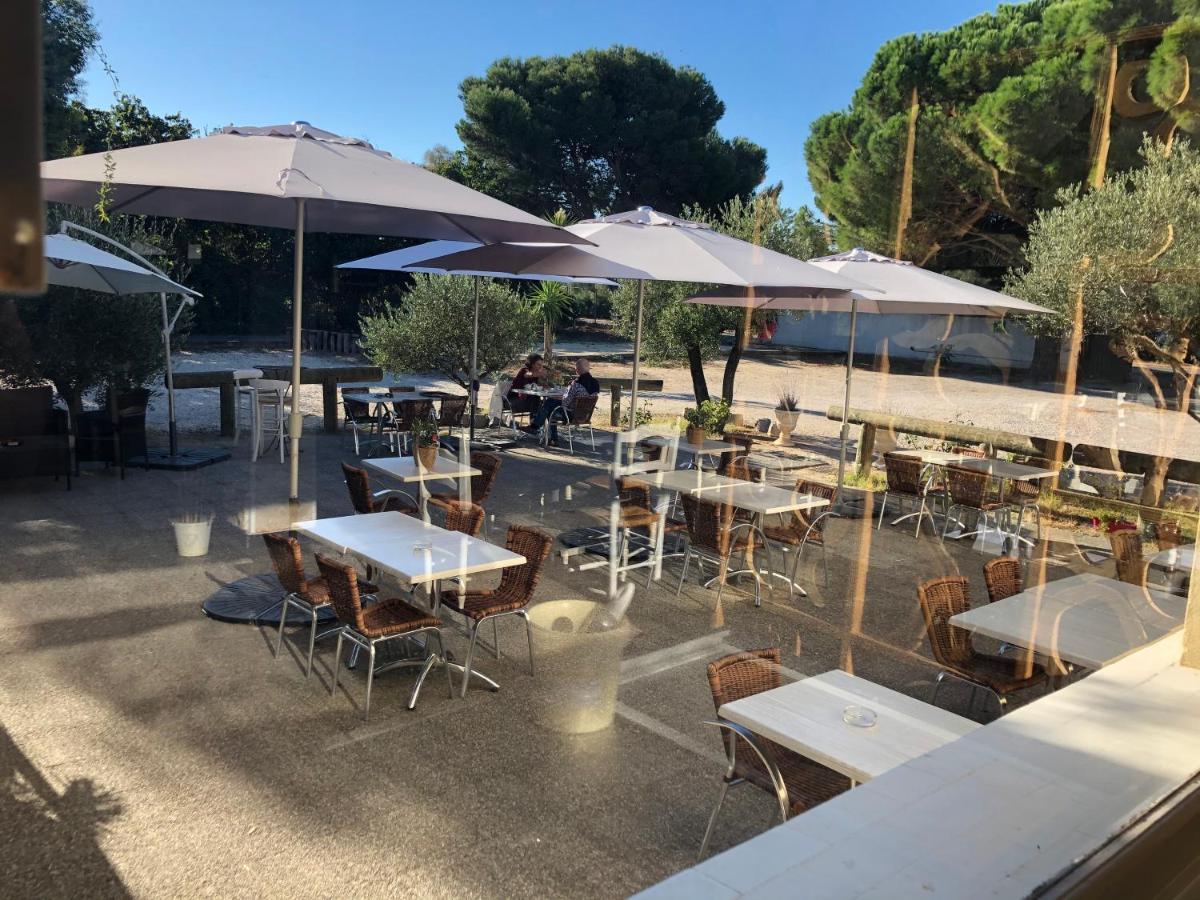 Hotel Restaurant La Plage Пор-Сен-Луи-дю-Рон Екстериор снимка
