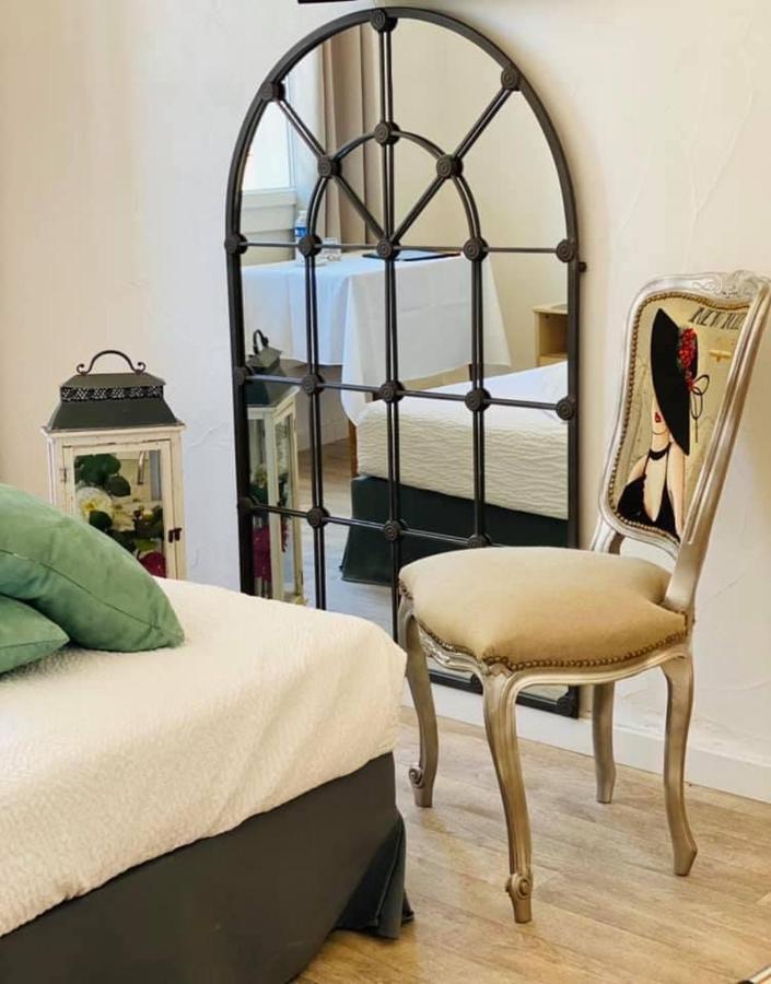 Hotel Restaurant La Plage Пор-Сен-Луи-дю-Рон Екстериор снимка